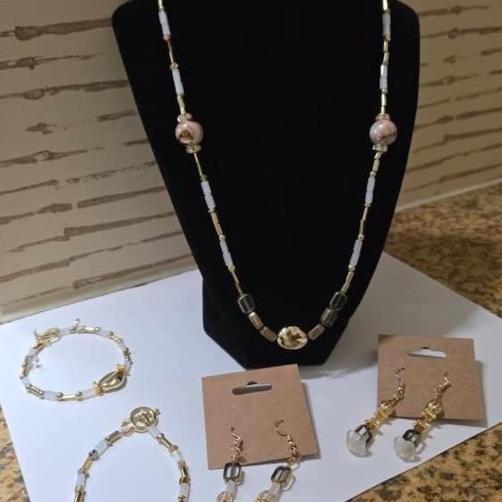 Chic Gold and White Beaded Necklace Set